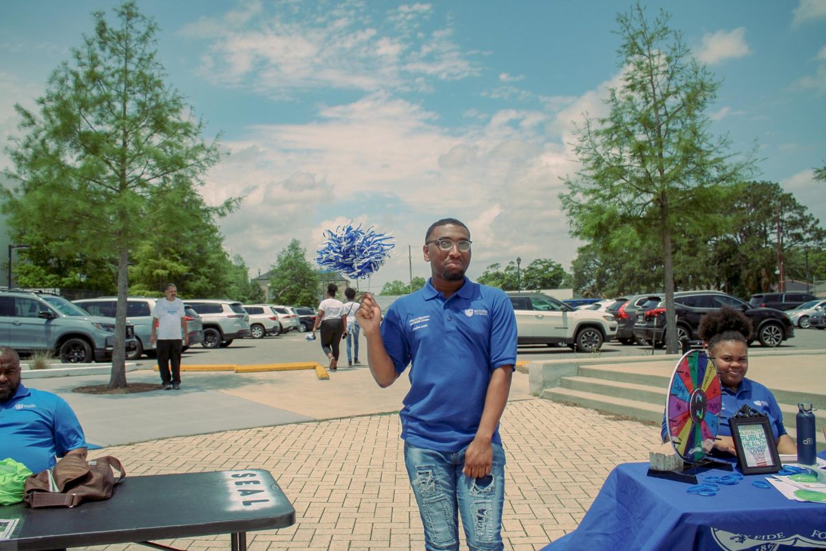 Paris Allen, a junior student, volunteers at DU Decision Day 2024.