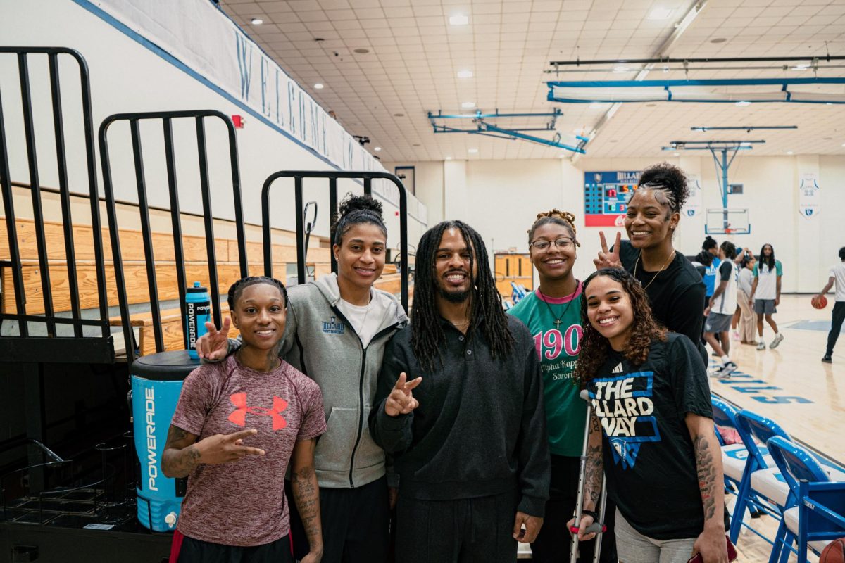 Keith Lee poses with members of the Dillard University Women's Basketball team in Dent Hall.